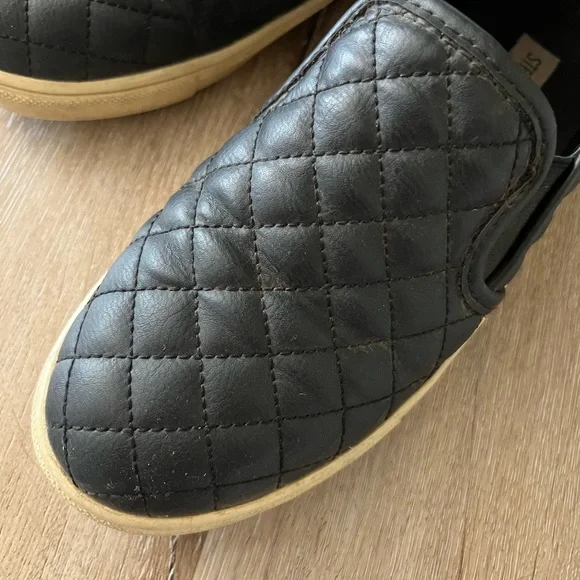 Steve Madden Ecentrc Black Quilted Slip On Shoes Size 7 - Picture 4 of 9